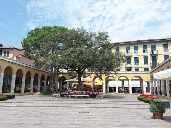 Gelateria Pinguino Giallo